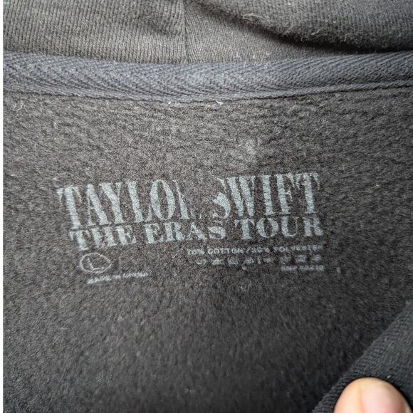 Taylor Swift The Eras Tour Black Hoodie Size L Graphic Sweatshirt Concert Tour - Picture 6 of 8